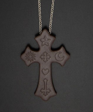 WEGO 【ユニセックス着用ITEM】MPUエンボスロゴクロスネックレス ブラウン