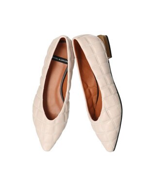 INTER-CHAUSSURES 【ANGEL ALARCON】ポインテッドトウキルティングパンプス アイボリー
