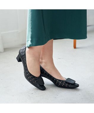 MODE ET JACOMO <MODE ET JACOMO>バックルモチーフパンチングパンプス ブラック