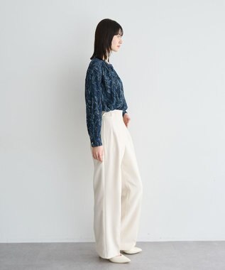 YECCA VECCA ラインフラワー柄ギャザーブラウス Navy