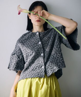 自由区 【カトリエムブーケ】Une forme bosselee ギャザーディテールボタンフロントプルオーバー