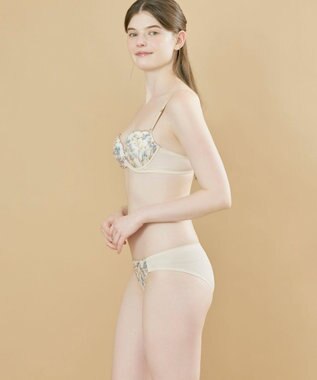 une nana cool ボタニカル柄のレースが華やか　Botanic Garden　3/4カップブラ ライトベージュ