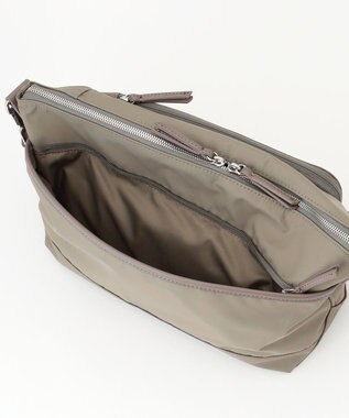 Y'SACCS ナイロン×リサイクルレザー　コンビマルチショルダー グレージュ
