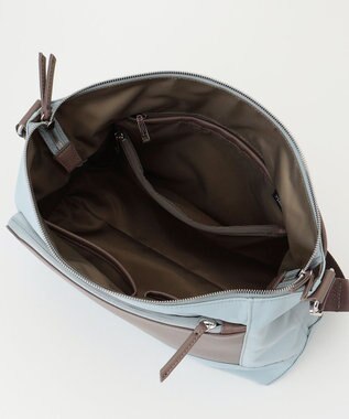 Y'SACCS ナイロン×リサイクルレザー　コンビマルチショルダー ライトブルー