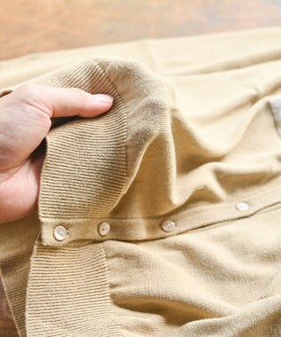 muuc 〈細番手の高級綿糸コットンコーマ糸〉〈洗練された繊維だけを残した滑らかな肌触り〉スミレ押し花刺繍のカーディガン ベージュ