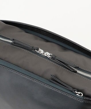 Y'SACCS ナイロン×リサイクルレザー　コンビマルチショルダー グレー