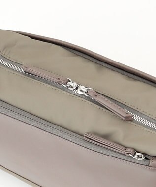 Y'SACCS ナイロン×リサイクルレザー　コンビマルチショルダー グレージュ