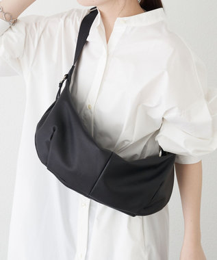 russet ソフトレザーバナナボディバッグ(CE-1695) Black