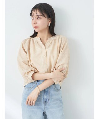 earth music&ecology 刺繍ギャザーブラウス Beige