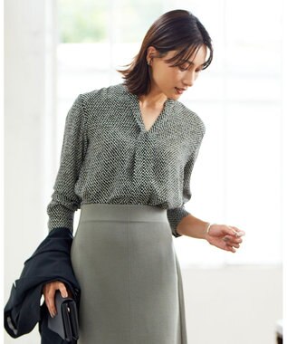 ICB 【人気のため新柄追加・洗える】Back Satin Amunzen キーネック長袖ブラウス ブラック系柄