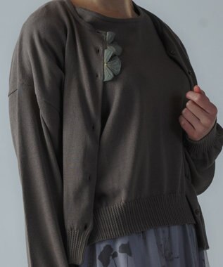 muuc 花モチーフ付きコットンニットカーディガン グレー
