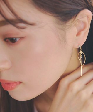 Tiaclasse ドロップバーピアス ゴールド