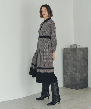 YECCA VECCA ジオメ柄プリーツワンピース Navy