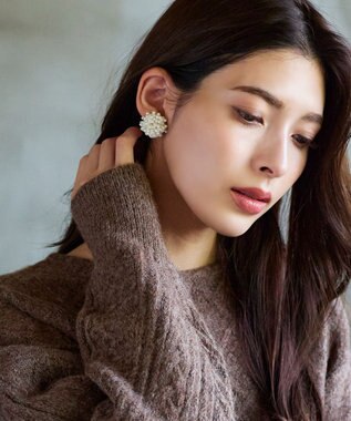 Tiaclasse ビジューパールフラワーピアス ゴールド