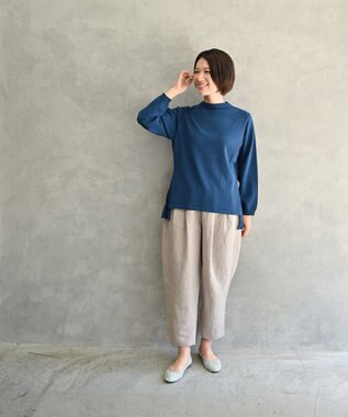 muuc 〈コットン100％強撚糸〉〈通気性が高いドライタッチな素材〉袖口ケーブル模様編み フレアーシルエット後ろプリーツ ハイネックプルオーバー ブルー