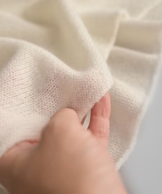 AND WOOL 〈上質な素材と手仕事から生まれた優しいニット〉カシミヤ100%の細巾ストール / マフラー ホワイト