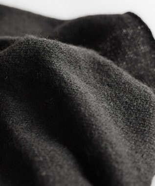 AND WOOL 〈上質な素材と手仕事から生まれた優しいニット〉カシミヤ100%の細巾ストール / マフラー ブラック