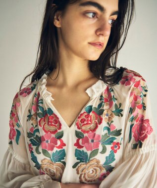 GRACE CONTINENTAL フラワー刺繍ギャザートップ ホワイト