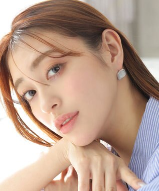 Tiaclasse カラースクエアピアス シルバー×オフホワイト