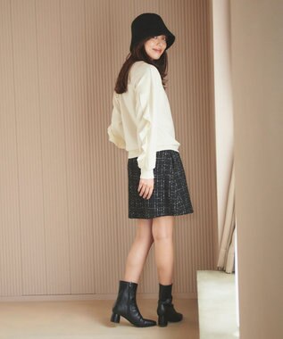 Feroux 【洗える】袖フリルダンボール プルオーバー アイボリー系