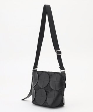 Y'SACCS サークルパッチショルダーバッグ ブラック