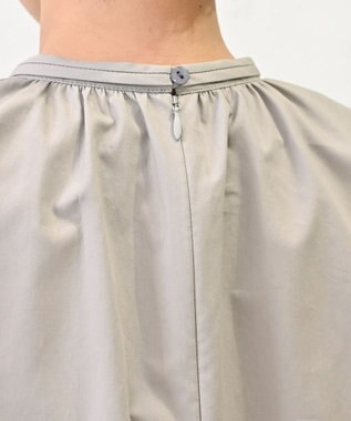 muuc 〈遠州織物の工場で織られた上質なコットン生地〉あじさい小花柄刺繍切り替え ボリューム袖 プルオーバーブラウス グレー