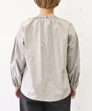 muuc 〈遠州織物の工場で織られた上質なコットン生地〉あじさい小花柄刺繍切り替え ボリューム袖 プルオーバーブラウス グレー