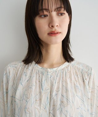 YECCA VECCA ラインフラワー柄ギャザーブラウス Ivory
