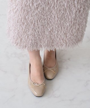 Bridget Birkin 【Bridget Birkin】スクエアトゥリボンレインフラットパンプス ベージュエナメル