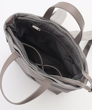 Y'SACCS アシメファスナーポケットリュック グレージュ