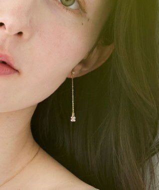 Phoebe 〈金属アレルギー対応〉タイニーフラワーロングセラミックポストピアス　チェーンピアス/小粒パール/揺れるピアス