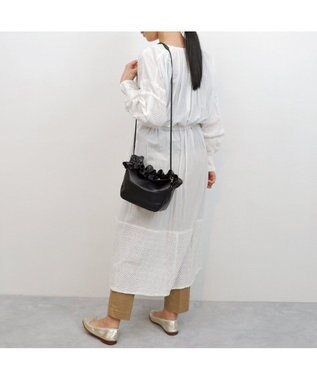 UNBILLION kakatoo フリルハンドルフラップショルダーバッグ ブラック