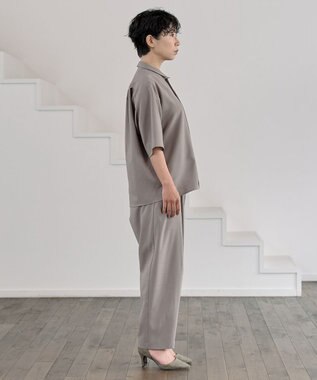 muuc ミニマル半袖シャツ〈ユニセックス・大きいサイズあり〉〈夏・軽やか〉〈セットアップ可能・羽織りOK〉〈上品きれいめオフィスカジュアル〉〈日本製〉 グレージュ
