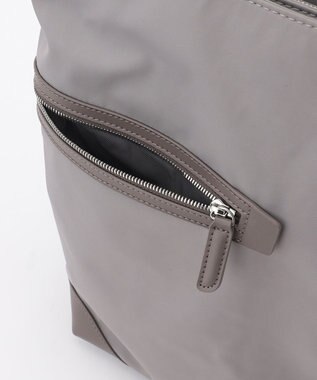 Y'SACCS アシメファスナーポケットリュック グレージュ