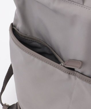 Y'SACCS アシメファスナーポケットリュック グレージュ