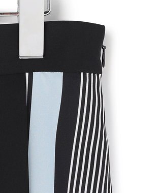 ICB 【先行予約】ランダムストライププリント ストレートスカート ブラック×オフホワイト×サックス