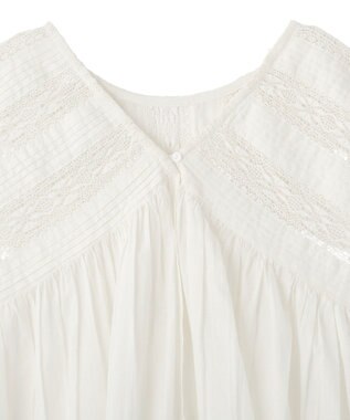 earth music&ecology 【WEB・一部店舗限定】【綿100％】レース＆ピンタックフレンチブラウス Off White