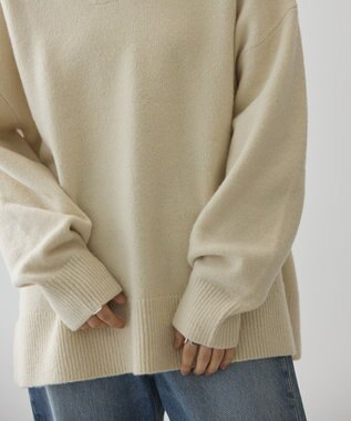 AMERICAN HOLIC カーブネックニットプルオーバー Ivory