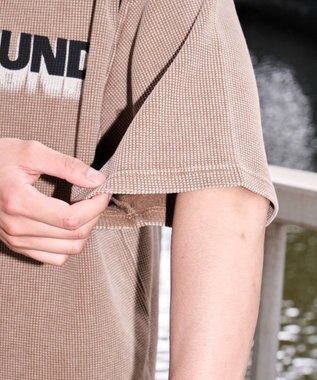 WEGO 【ユニセックス着用ITEM/MLサイズ展開】ブリーチワッフルダメージグラフィックT（SS） ブラウン