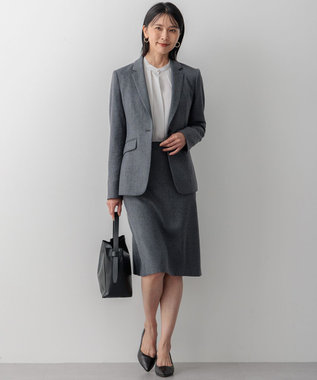 23区 【吸水速乾/UVケア/防シワ性】バックサテンアムンゼン パール釦 タック ブラウス ライトグレー系