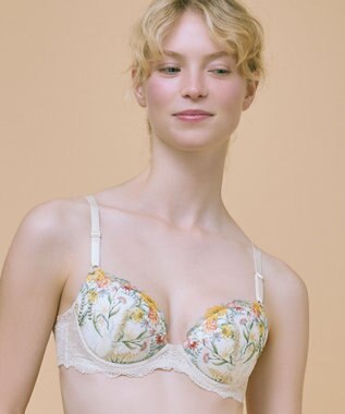 une nana cool バックスタイルまでかわいい Steppe Flower ワイヤーブラ ライトベージュ