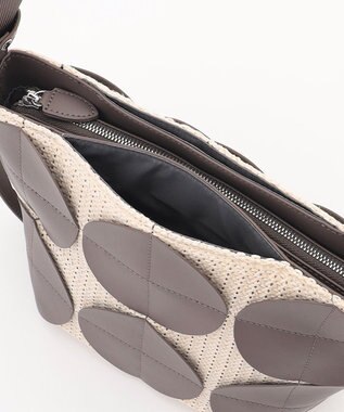 Y'SACCS サークルパッチショルダーバッグ アイボリー