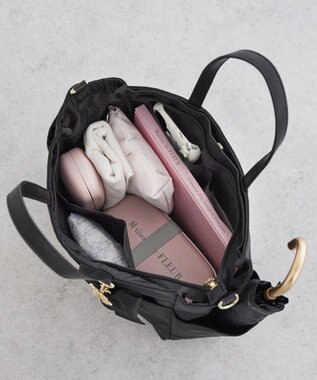 Maison de FLEUR 撥水加工リボンチャームマルチポケットトートS Black