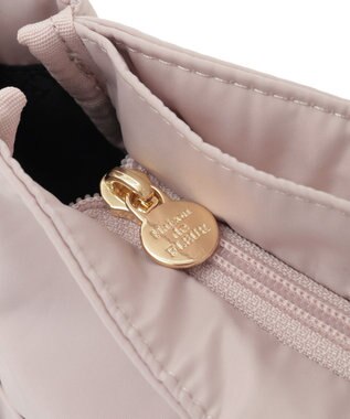 Maison de FLEUR 撥水加工リボンチャームマルチポケットトートS Grayish Pink