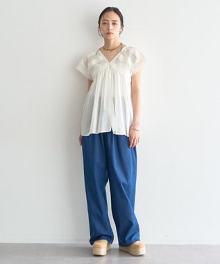 earth music&ecology 【WEB・一部店舗限定】【綿100％】レース＆ピンタックフレンチブラウス Off White