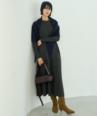 UNFILO 【WEB/一部店舗限定】ふわふわニット 三角ストール ダークネイビー