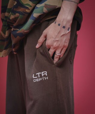 WEGO 【ユニセックス着用ITEM/ウエストゴム】ダメージアップリケショートパンツ ブラウン