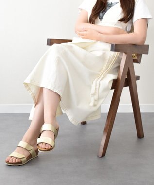 INTER-CHAUSSURES 【Marila】ダブルベルトフットベッドサンダル ゴールド