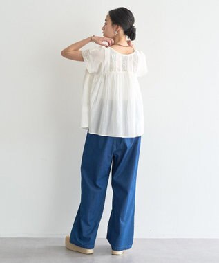 earth music&ecology 【WEB・一部店舗限定】【綿100％】レース＆ピンタックフレンチブラウス Off White