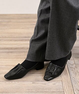 APOM 本革ソフトプリーツフラットパンプス20